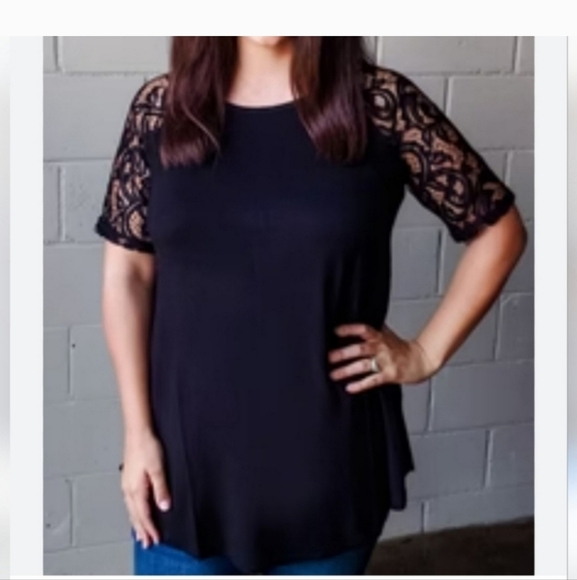 🍁🍂Zenana LUXE RAYON LACE SLEEVE TOP 2x - Picture 2 of 6